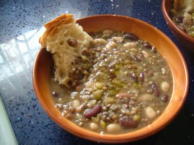 Zuppa invernale di legumi; winterse peulvruchtensoep recept ...