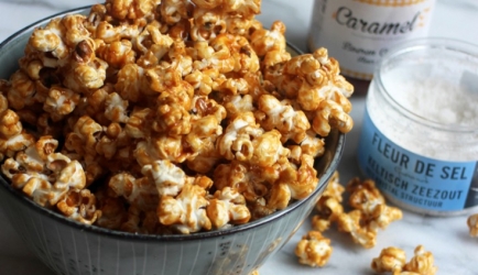 Salted caramel popcorn recept