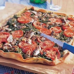 Mallorcaanse pizza met spinazie en sardines recept