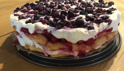 Een lekkere zomerse no-bake taart met vers fruit recept ...