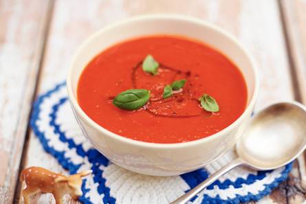 Soep van tomaten en rode paprika