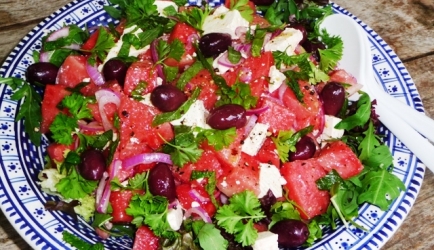 Zomerse salade met watermeloen, feta en olijven recept ...