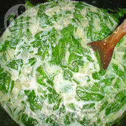 Spinaziesoep met knoflook en kikkererwten recept