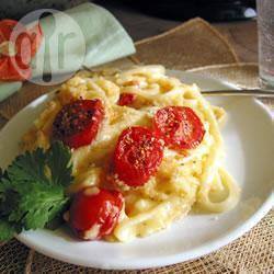 Macaroni met kaas en tomaat recept
