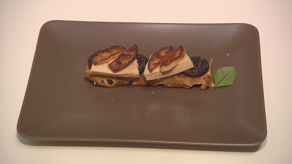 Rozijnenbrood met foie gras, appel en beuling