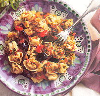 Tortellini met aubergines, knoflook en tomaten recept