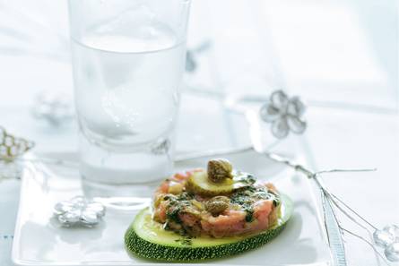 Kalfstartaar op courgette