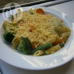 Pasta primavera met groenten en kruidenboter recept