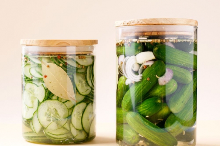 Ingemaakte komkommer (pickles) van ztrdg