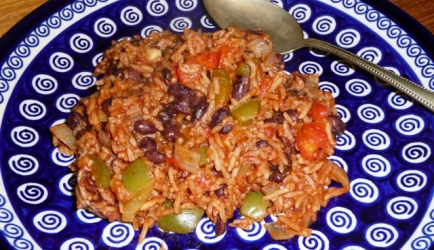 Cubaanse rijst met zwarte bonen (congris) recept