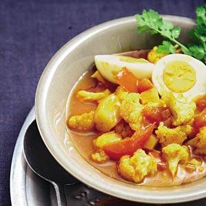 Indiase curry met aardappel en bloemkool recept