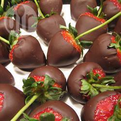 Aardbeien met pure chocolade recept