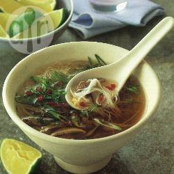 Vietnamese bouillon met noedels recept