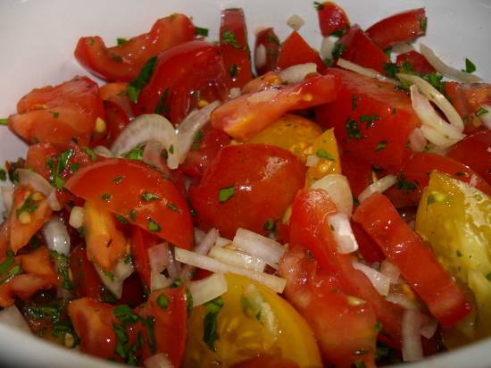Verse tomatensalade met meerdere soorten tomaten recept ...