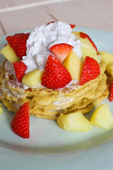 Recept 'havermoutpannenkoeken met appeltjes en aardbeien'