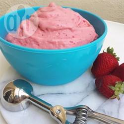 Strawberry frozen yogurt (aardbeien-yoghurtijs) recept
