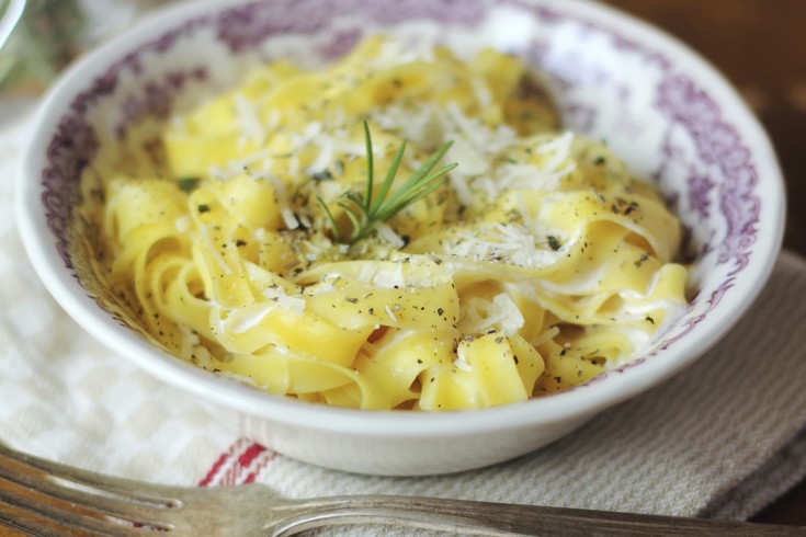 Waar komt pasta alfredo vandaan & hoe maak je 'm thuis?