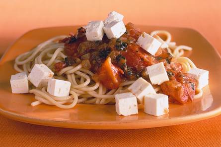 Spaghetti met tomaat-basilicumsaus