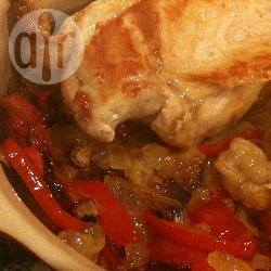 Kip met gekarameliseerde uien en paprika 's recept