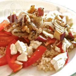 Warme salade met bulgur, peer en gorgonzola recept