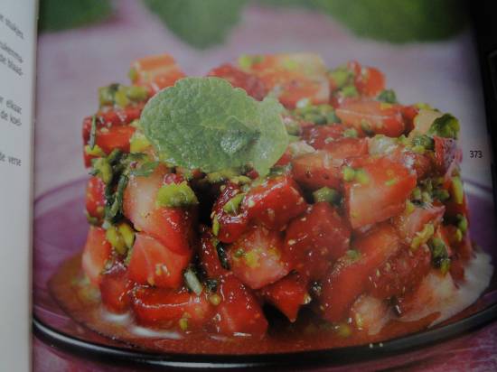 Salade van aardbeien en pistachenootjes recept