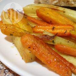 Geroosterde zoete aardappel en groenten met tijm en ahornsiroop ...