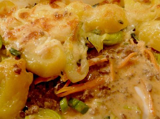 Ovenschotel: prei, gehakt, aardappel, wortel, room, kaas recept ...