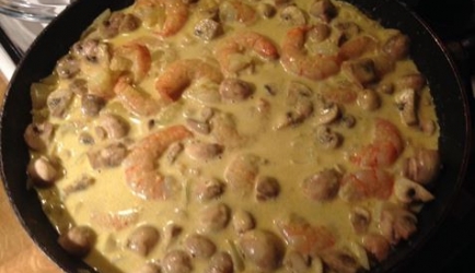 Pasta met scampi's en champignons in een currysaus recept ...