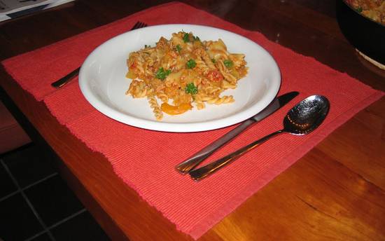 Pasta tonijn crème met courgette en pesto recept