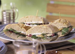 Mini stokbrood-sandwiches gerookte forel recept