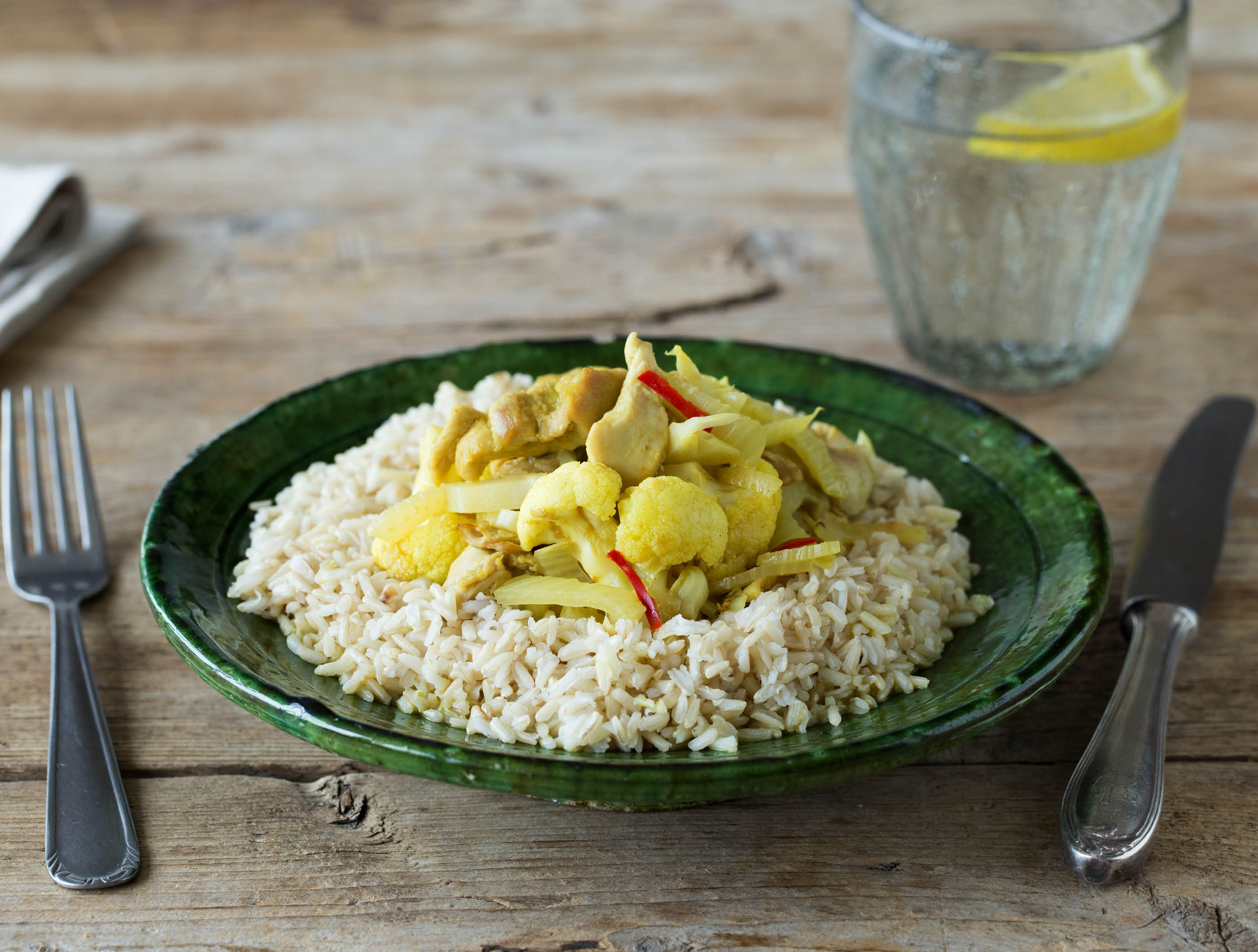 Gele curry met kip, bloemkool en zilvervliesrijst recept