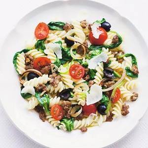 Fusilli met spinazie en olijven recept