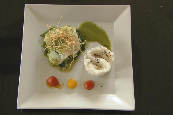 Fish green curry met kokosrijst en een krokantje van noedels