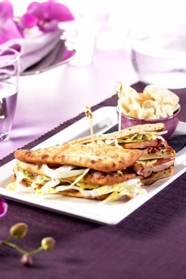 Naan club sandwich met pappadums recept