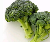 Broccolisalade met pastrami recept