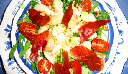 Salade van witte asperges met serranoham recept