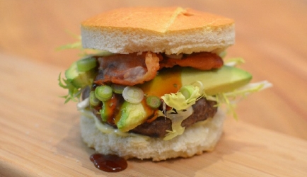 Wagyu blt (bacon, lettuce en teriyaki burger) recept