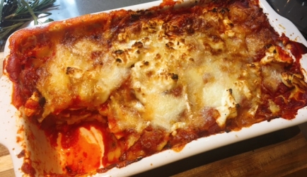 Lasagne van ravioli met verse tomatensaus en 4 kazen recept ...