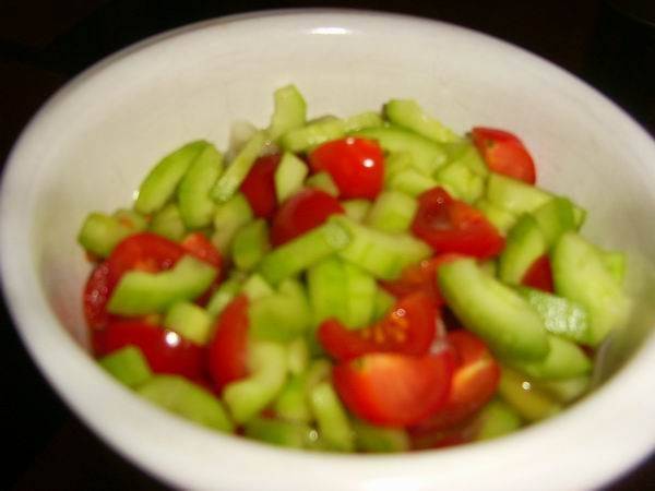 Pittige tomaten-komkommer salade recept
