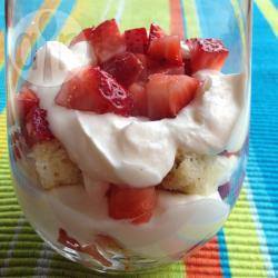 Kwark trifle met aardbeien recept