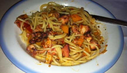 Spaghetti met inktvis type polpo. x (spaghetti al polpo) recept ...