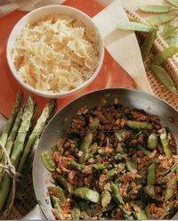 Roergebakken asperges en peultjes met parmaham recept ...