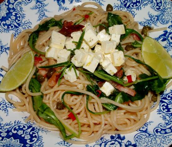 Spaghetti met spekjes, rucola en limoen recept