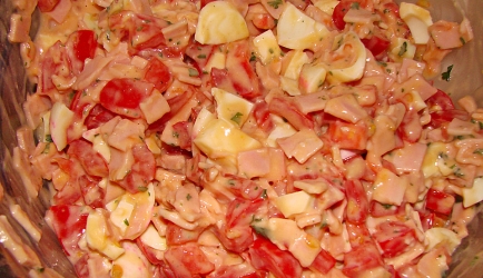 Tomatensalade met eieren en ham recept