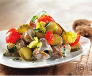 Salade van geroosterde kriel, gepofte tomaatjes en augurk recept ...