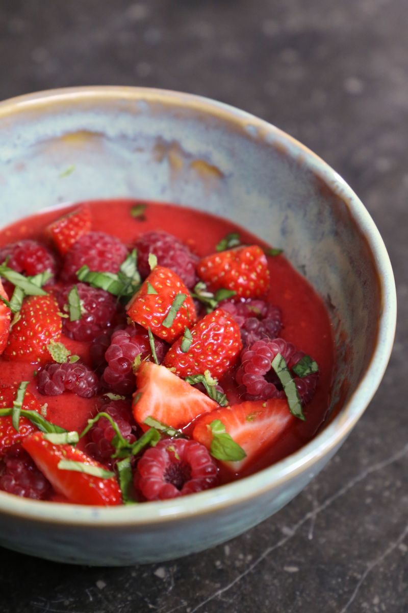 Recept 'yoghurtmousse met een coulis van rood fruit '