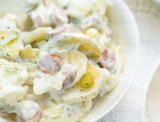 Aardappelsalade met knakworstjes recept