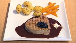 Tonijnsteak met rode wijnsaus recept