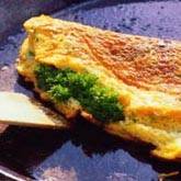 Gesouffleerde omelet met korianderpesto recept