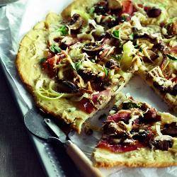 Plaatpizza met paddenstoelen en ham recept